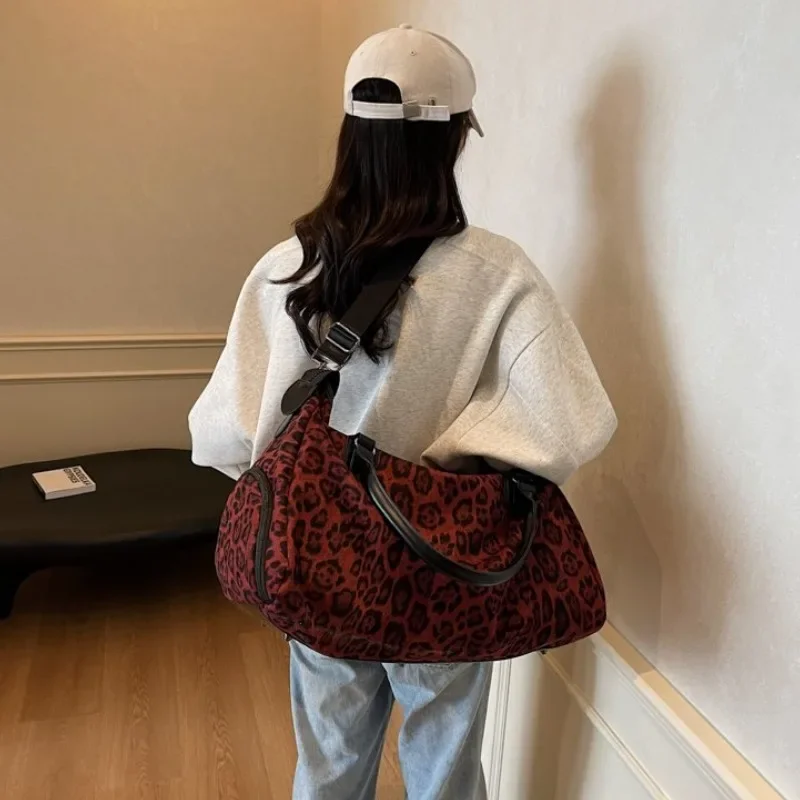 Hot Trendy Leopard Personality Large Capacity Youth Travel Bags for Women Hot Sale Dry and Wet Separation Super Cool Tote Bags