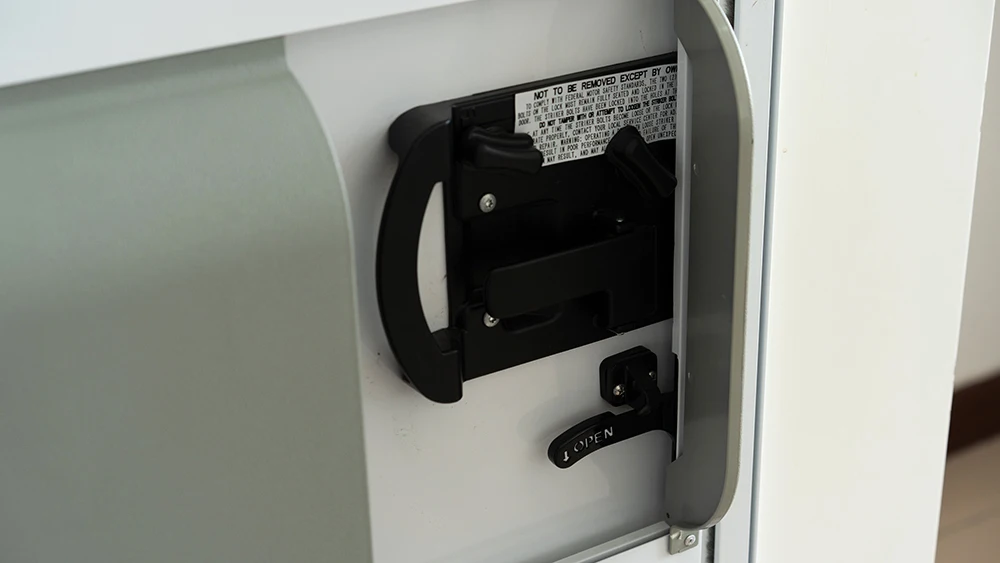 Airow auto Safety Point Lock Luxury Motorhome Door European Style Rv Doors Motorhome Door Porte Per Camper Porta Per Camper view 4