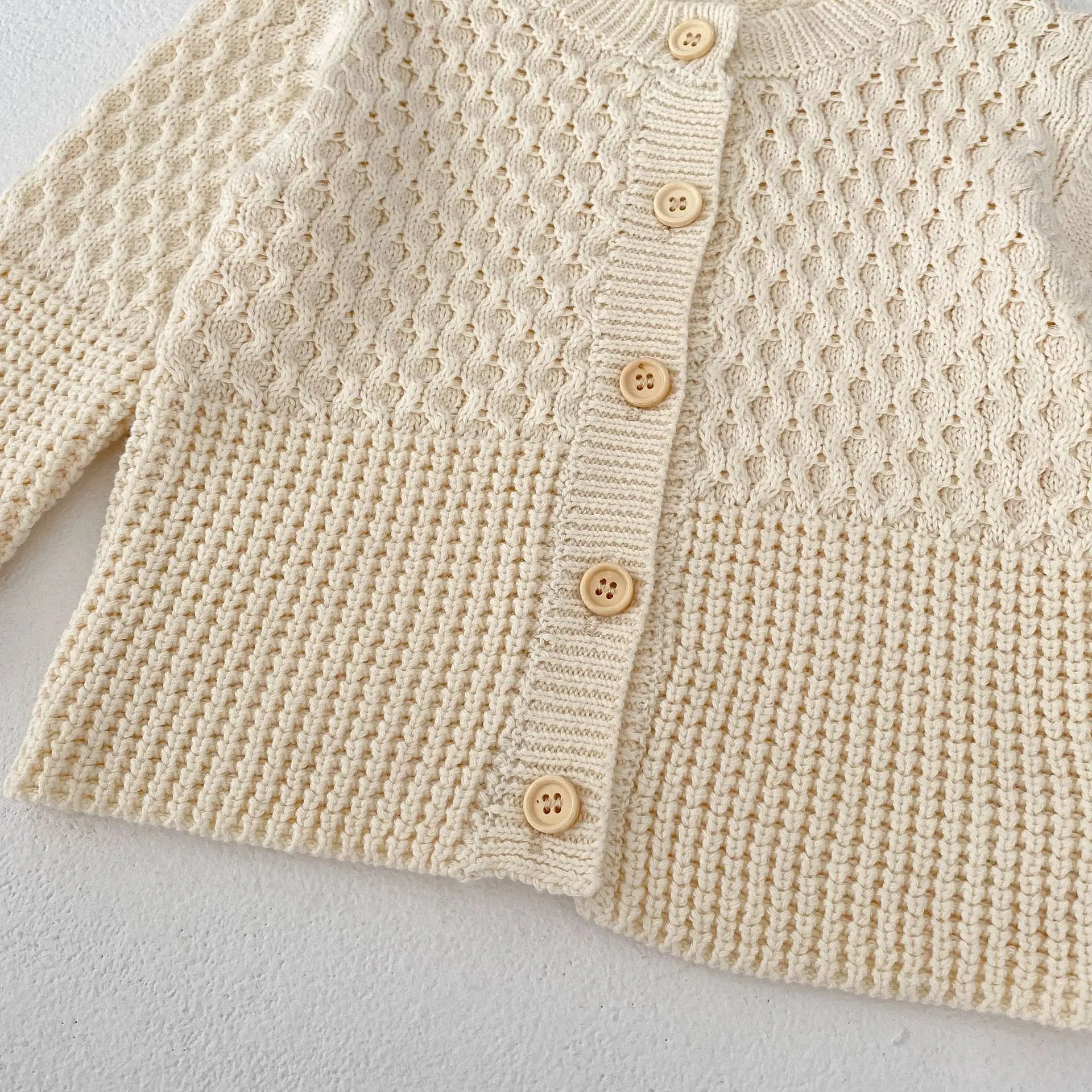 Instagram Spring and Autumn New Fashionable Sweater Cardigan for Girls, Babies, and Children Knitted Long sleeved Coat for Newbo