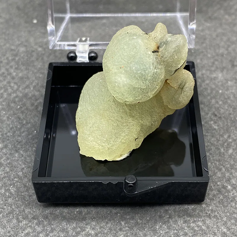 100% Natural Grape  Raw Stone Mineral Specimen Healing Crystal Gemstone Collection+Box size:35*35*35mm