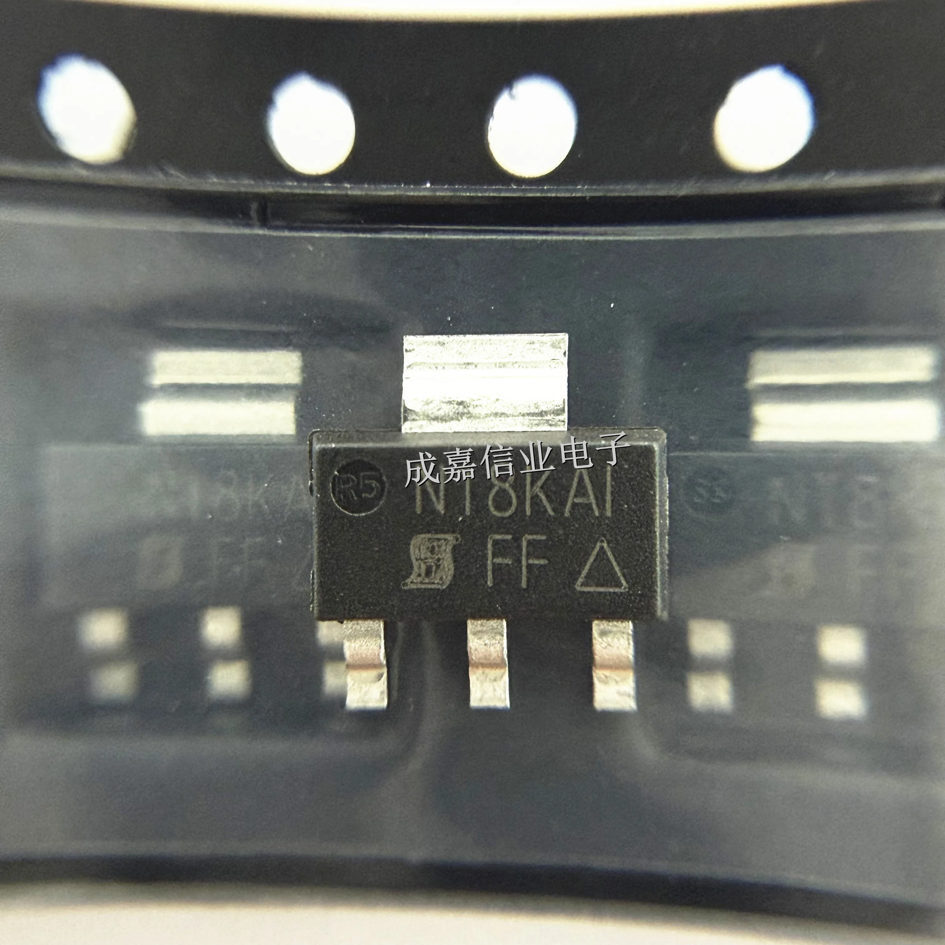 

10 шт./лот IRFL9110TRPBF SOT-223-3 МАРКИРОВКА;FF МОП-транзисторы P-канал 100 В 1,1 А 1,2 Ом Рабочая температура:- 55 C-+ 150 C