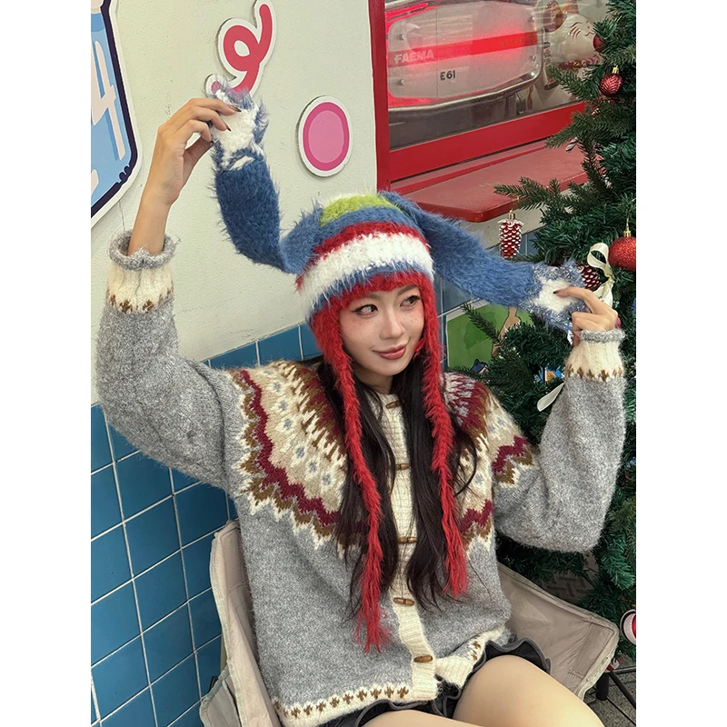 ELFSACK Women's Y2K Fuzzy Knit Earflap Hat with Star Patch Decor, Cute Tie Beanie for Winter Daily Street Wear