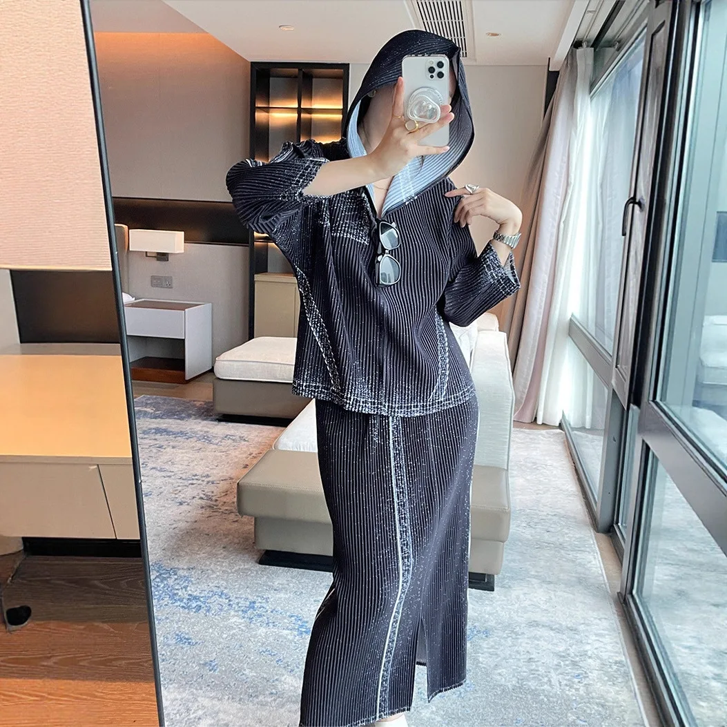 

Miyake Folds 2026 New Fall Black Suit Women Casual Commuting Fashion Hooded Top Half Skirt Two-piece Loose A Whole Set Pleated