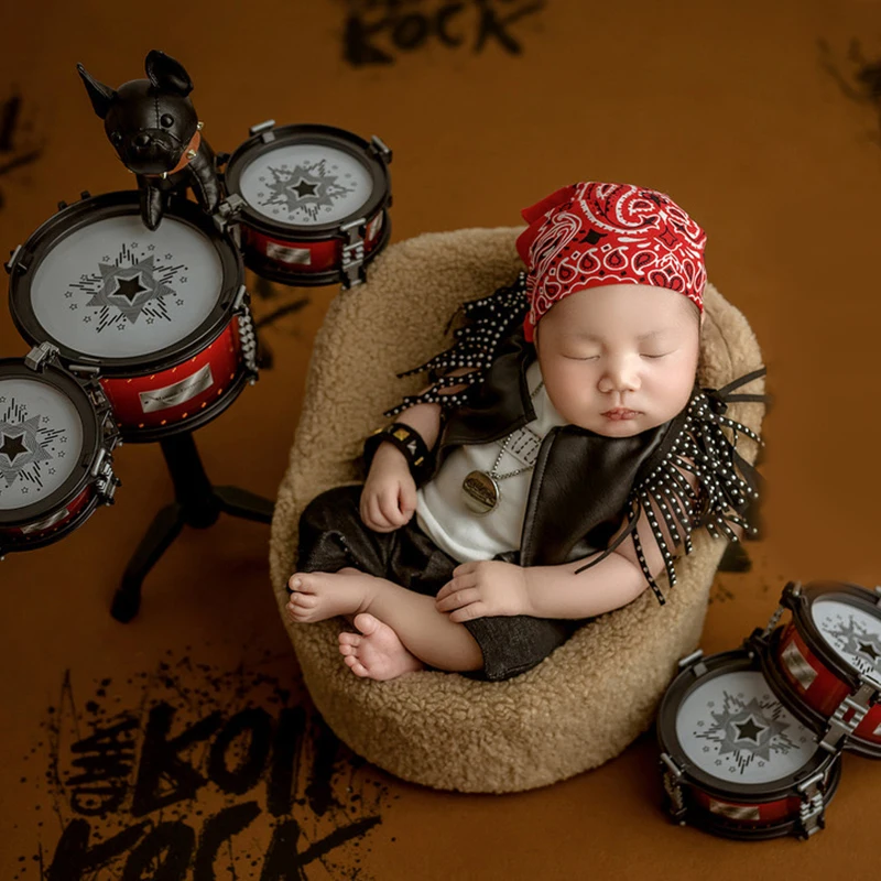 Rock Style Newborn Photography Props Necklace Glasses Beer Bottle Combination Decoration Boys Pose Studio Shooting Accessories