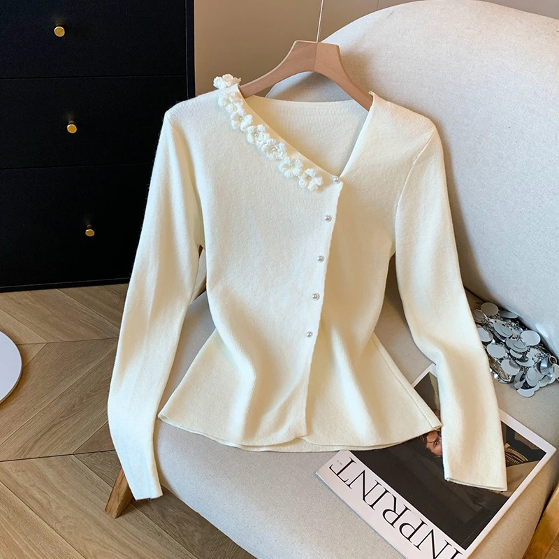 

Korean version three-dimensional flower V-neck knitted cardigan women's autumn and winter slim and fashionable short top