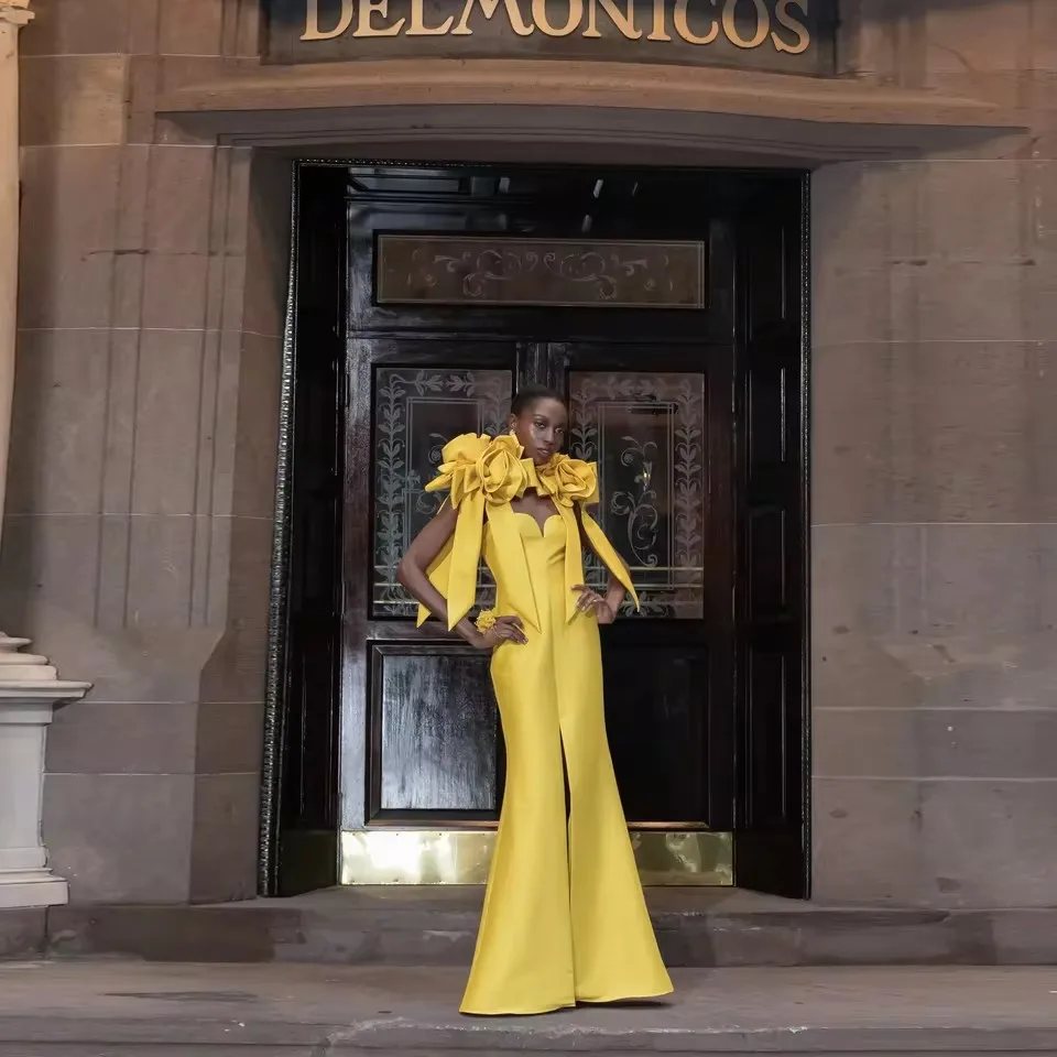 Gelbes Meerjungfrau-formales Kleid, besonderes Design, Abendkleid, vorne geteilt, Abschlussball-Party-Kleider, herzförmig, mehrlagig, 3D-Blumenmuster