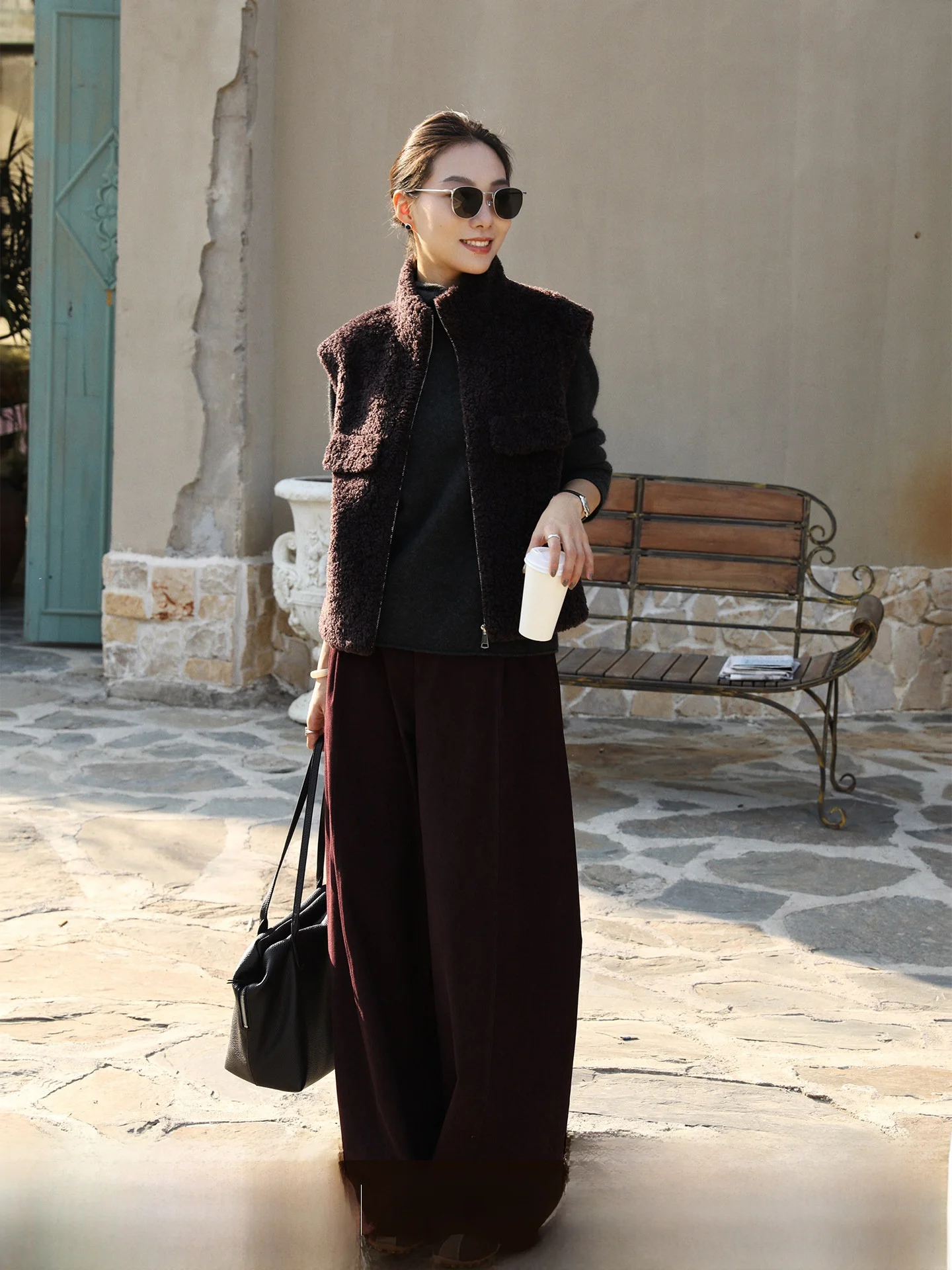 

Весенняя новинка: Женский жилет с воротником-стойкой из искусственного меха ягненка и бархатной ткани, утепленный, приталенный крой