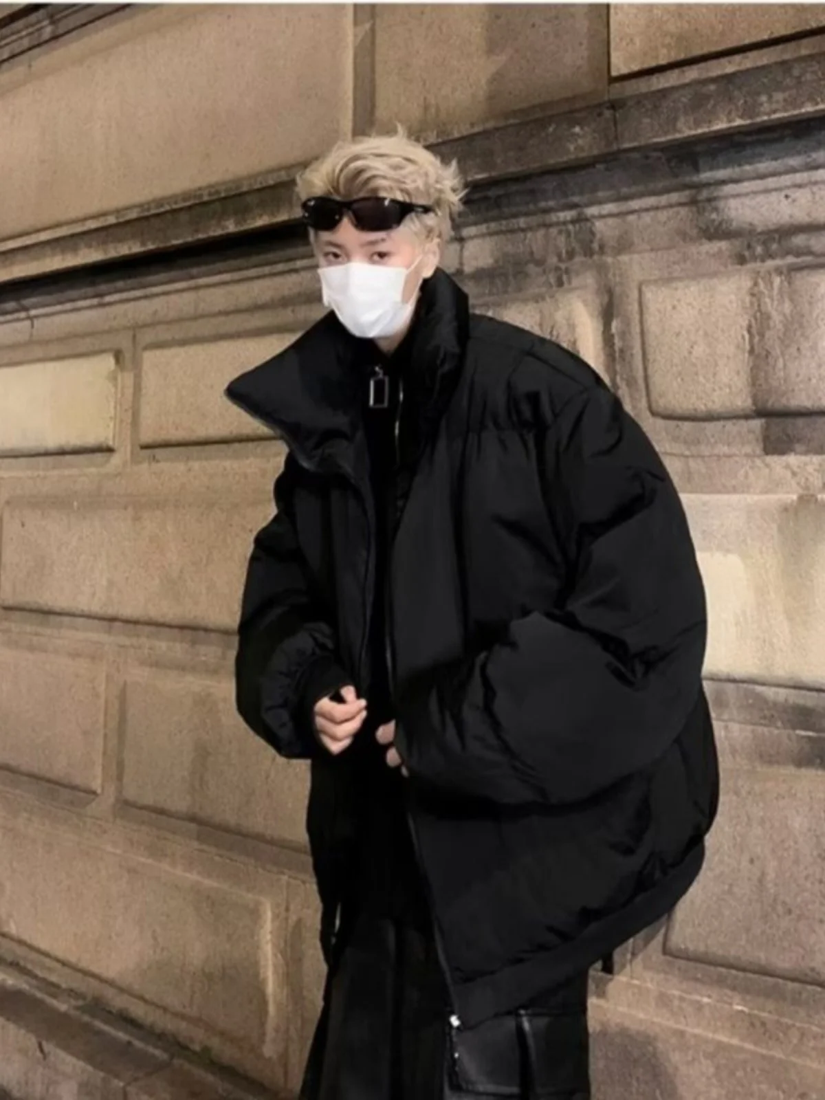 

Черная короткая утепленная зимняя куртка-пуховик с воротником-стойкой для мужчин и пар, повседневная уличная одежда в американском стиле, объемная куртка-пуховик