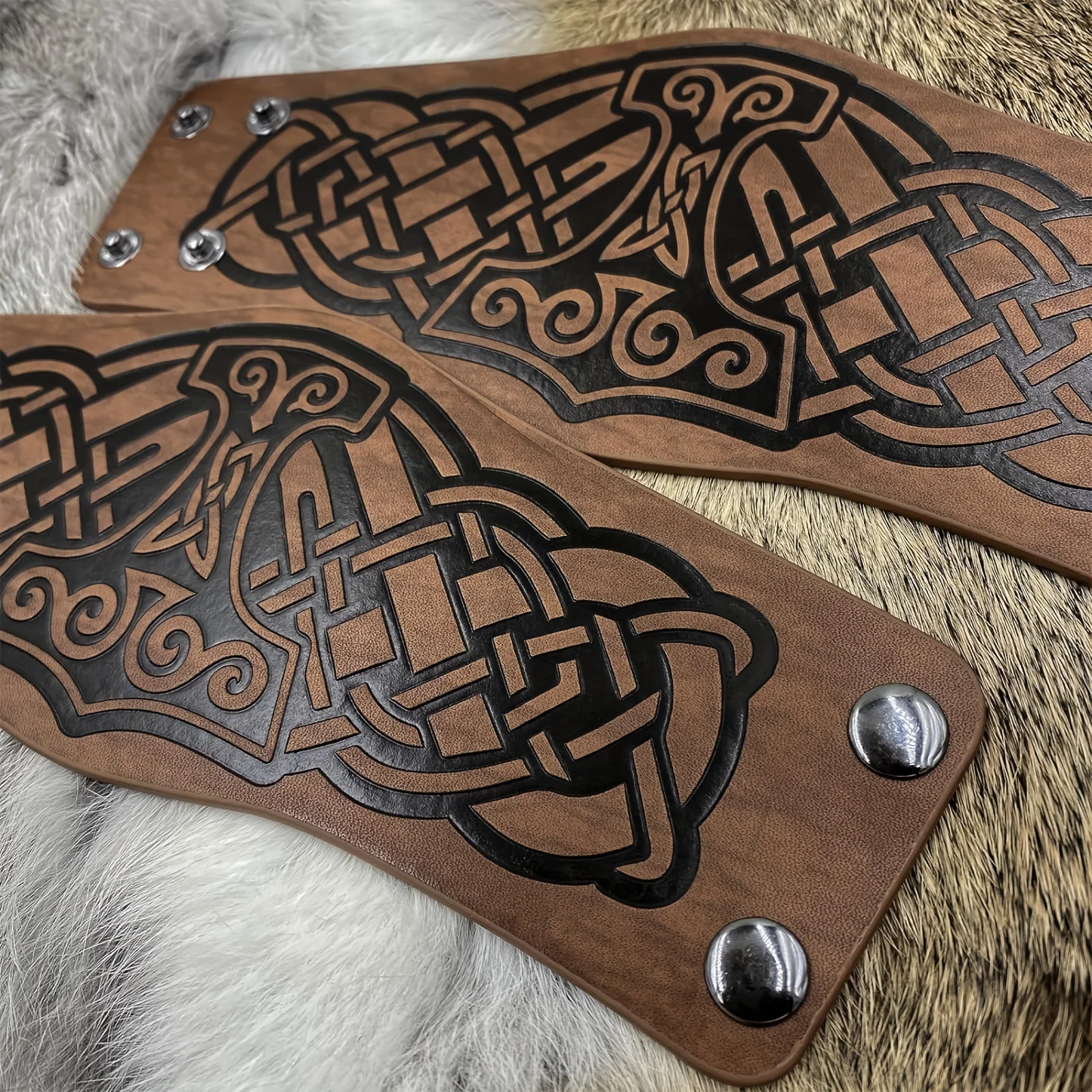 2pcs Viking Leather Bracers Medieval Wrist Guards PU Leather Arm Guantlets Renaissance Costume Accessories for Cosplay Party