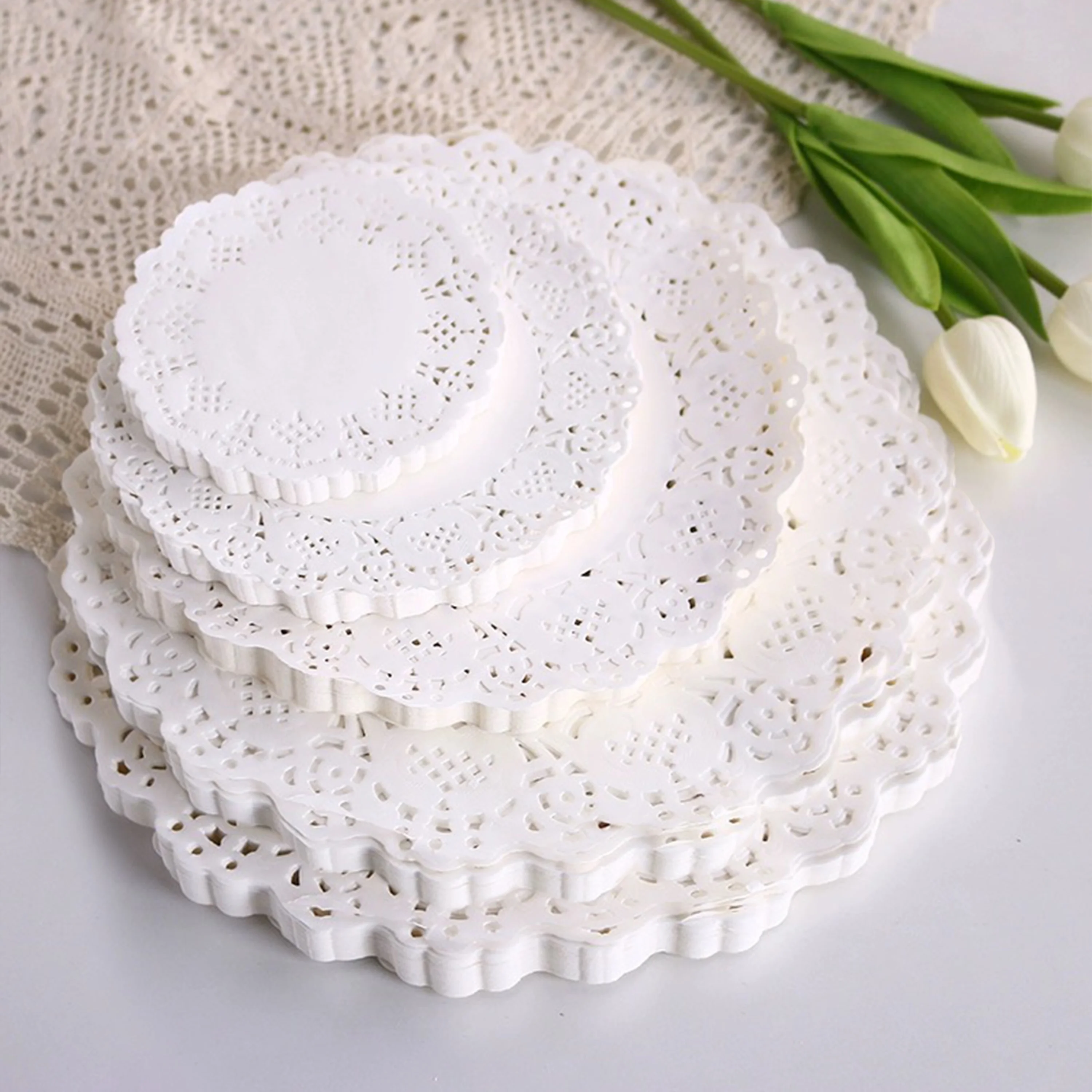 50/100 Stück Tischsets aus Papier mit Spitzenrand, Cupcake-Untersetzer für frittierte Speisen, Desserts, Partys, Hochzeiten, Tischdekoration, Küchen-Backutensilien – Detail 5