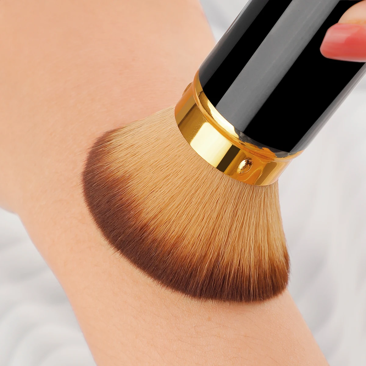 1 Pcs Black Retractable Kabuki Makeup Brush - All-in-One for Liquid Cream Powder with Aluminum Handle Face Brush