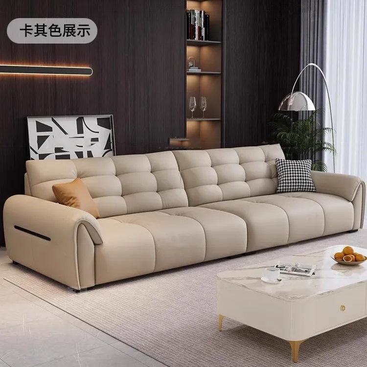 Duża czarna sofa z niedźwiedziem