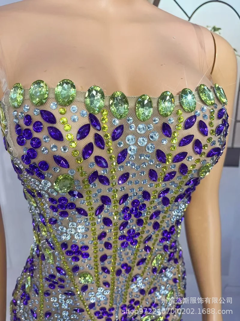 Luksusowa sukienka z dżetami, kontrastowe kolory, elegancka, na spotkanie roczne, damska sukienka z wyższej półki, model na wybieg, suknia wieczorowa.