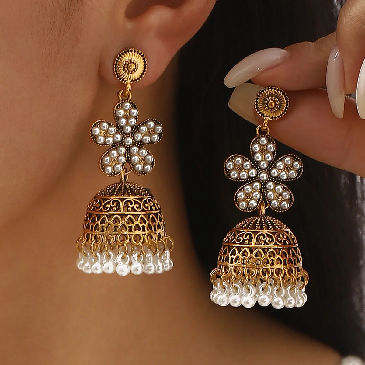Vintage Bell Shape Dangle Earrings Carved Flower Top Hollow Out Chime Pendant Jewelry Ethnic Retro Temple Style Evening Accessor