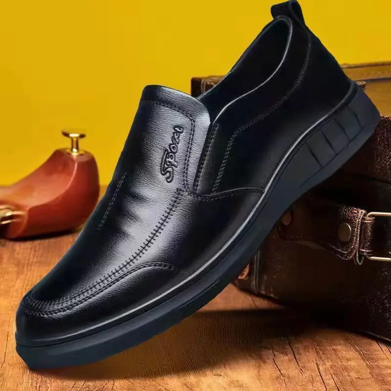 Sapatos esportivos de couro antiderrapante para homens, Tênis leves, Sapatos planos respiráveis, Tênis preto mais recente, 2024