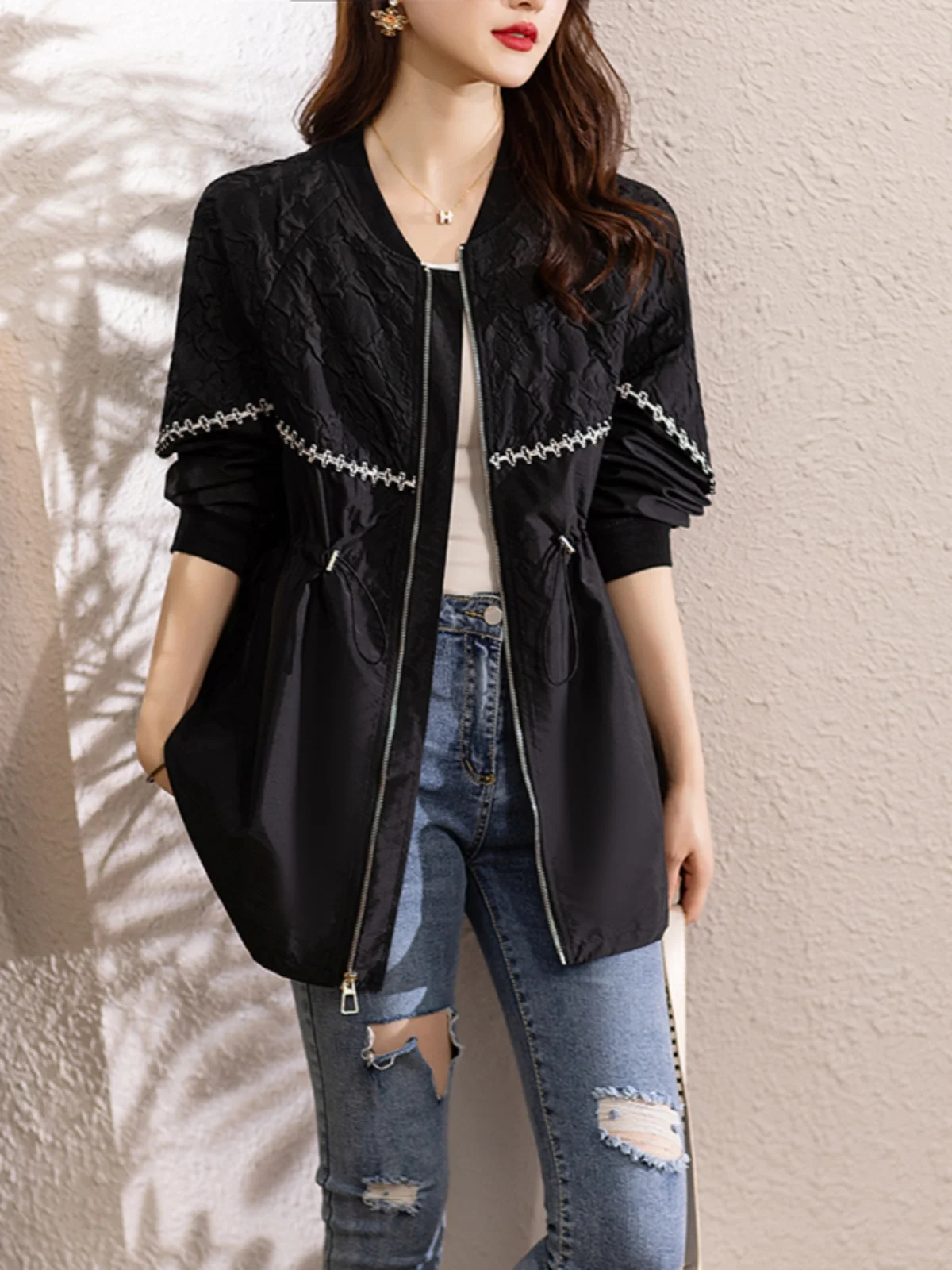 

Осенняя ветровка больших размеров, куртка средней длины с застежкой на талии, длинное женское пальто с бейсбольным воротником све, дизайн сращивания