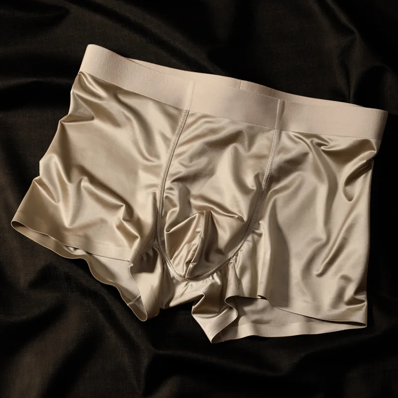 Celana Dalam Pria Satin Silky Smooth Boxy, Seksi dengan Kantong U Convex, Boxer Shorts Seamless Ice Silk Pinggang Sedang Tipis Cepat Kering