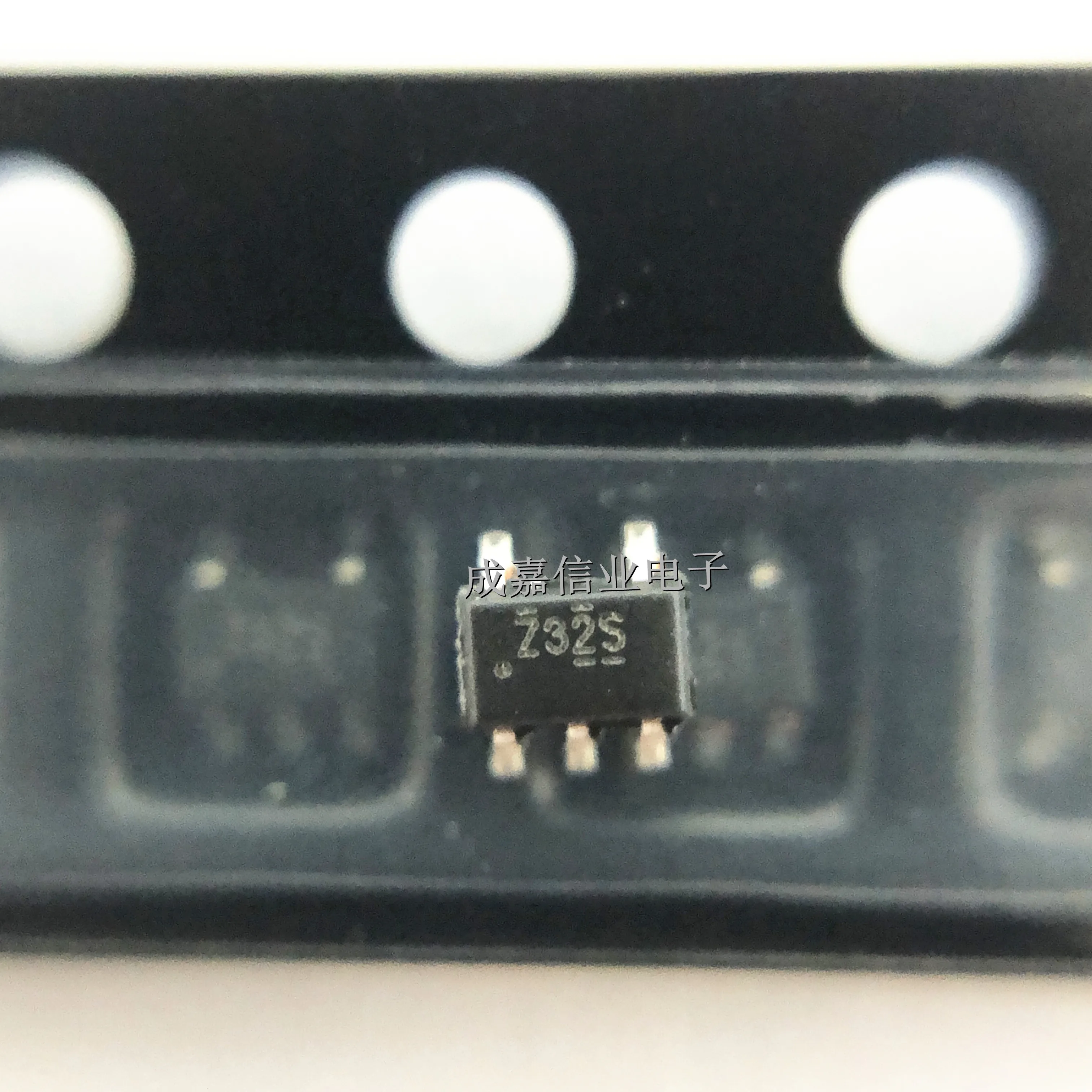 10pcs/Lot NC7SZ32P5X SC-70-5 MARKING;Z32 OR Gate 1-Element 2-Input CMOS 5-Pin Operating Temperature:- 40 C-+ 85 C