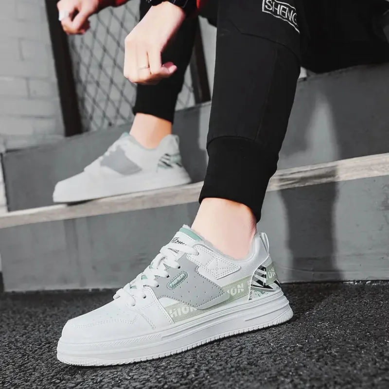 Scarpe Casual da uomo di moda Low-top Plus Sneakers giornaliere in velluto stile coreano stringate comode e calde scarpe da ginnastica maschili all'aperto