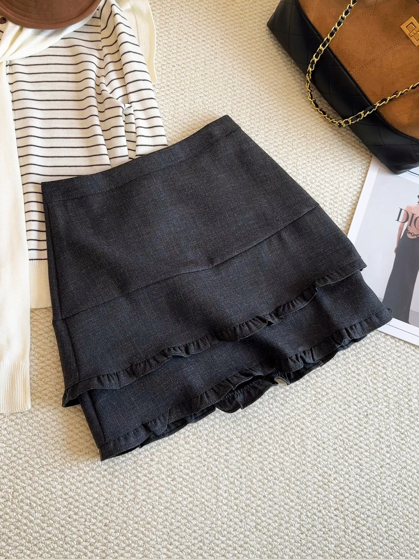 

Korean double-layer fungus edge skirt for women, new autumn high waist slimming and anti glare A-line hip hugging short skirt