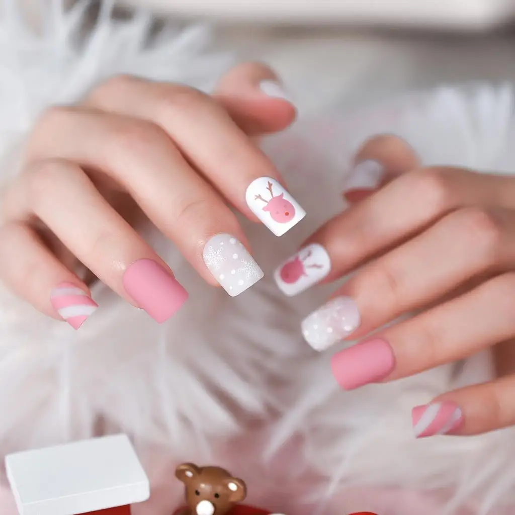 Kerst Pre-Design Roze Witte Pers Op Nagel Korte Squoval Valse Nagels Herbruikbare Acryl Herten Sneeuw Nail Art Tips Nep Nagels