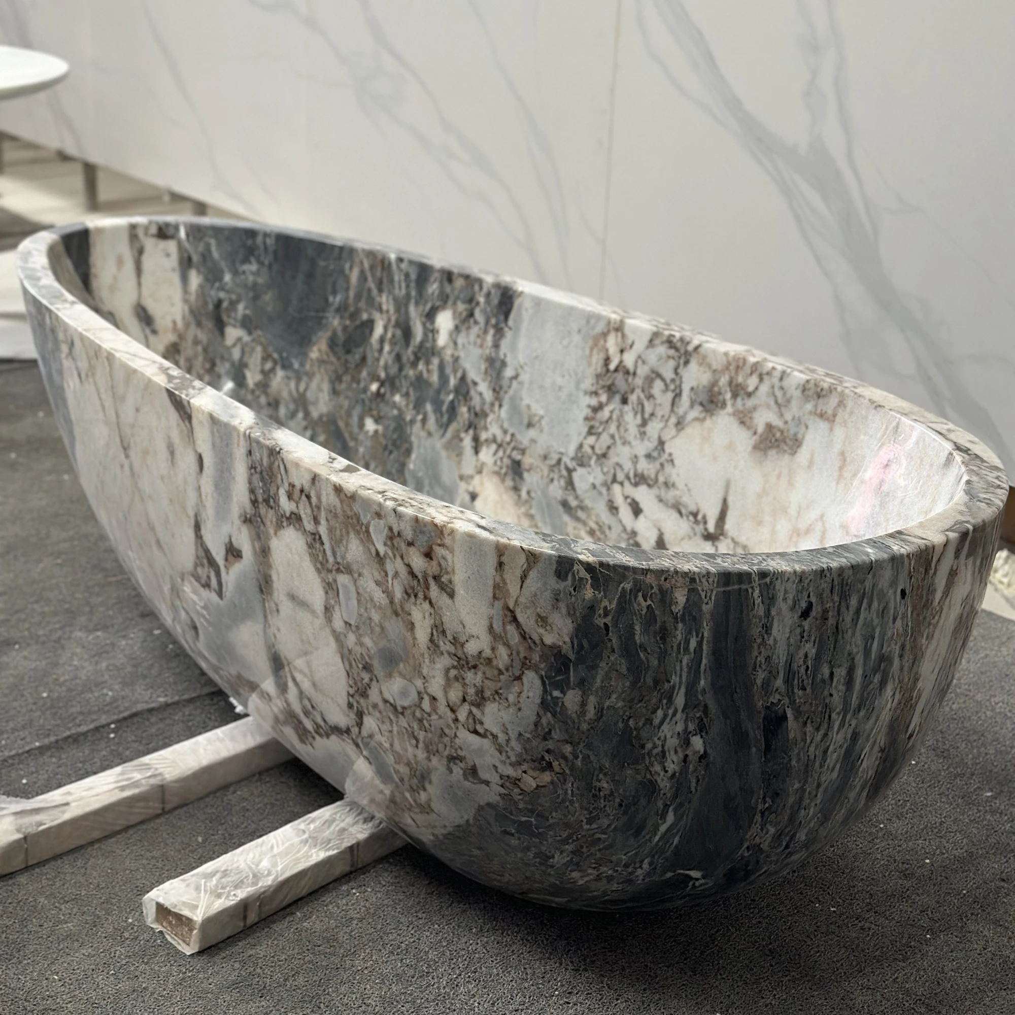 #￥Luxury Green Natural Stone Bathtub Freestanding 50 Inches Hand Carved Marble Tub for Outdoor Tropical Garden Villa Hotel