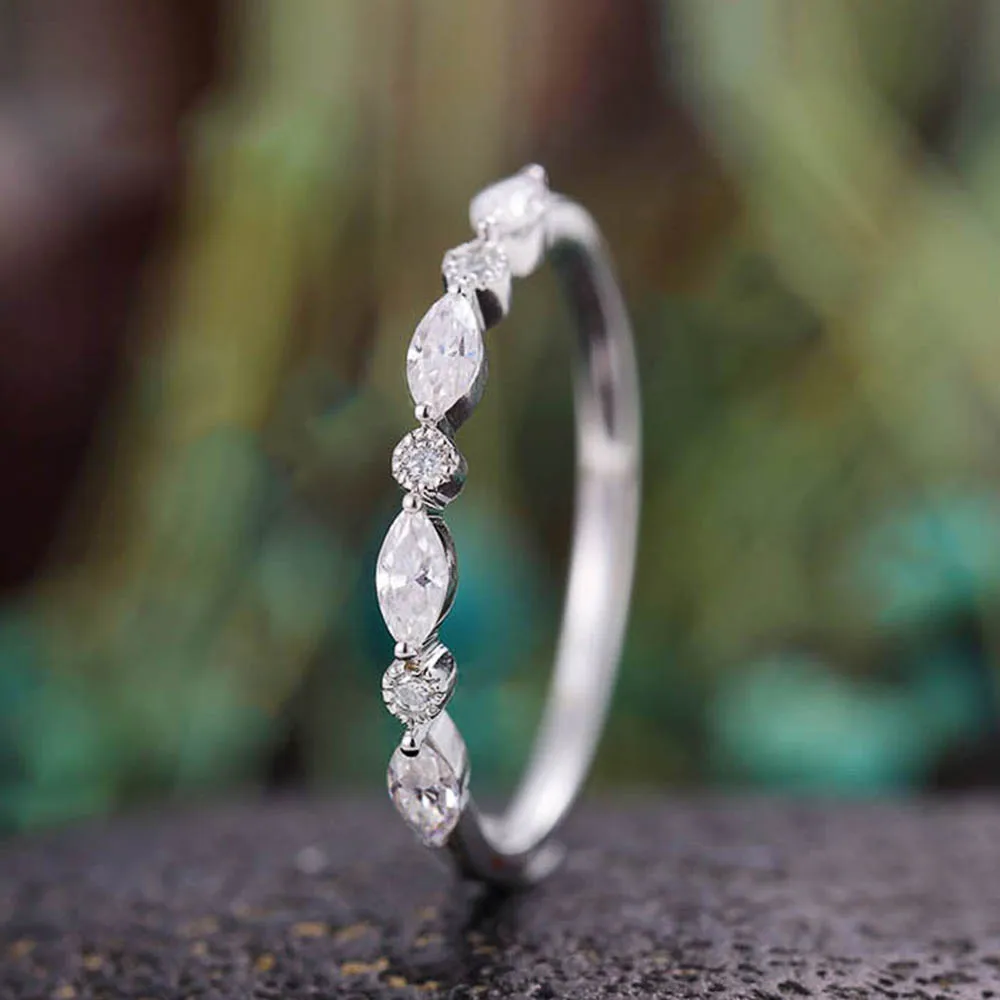Huitan Phantasie Metallringe mit glänzenden cz Stein neue Mode Finger Accessoires für Frauen täglich tragen vielseitige Damen schmuck