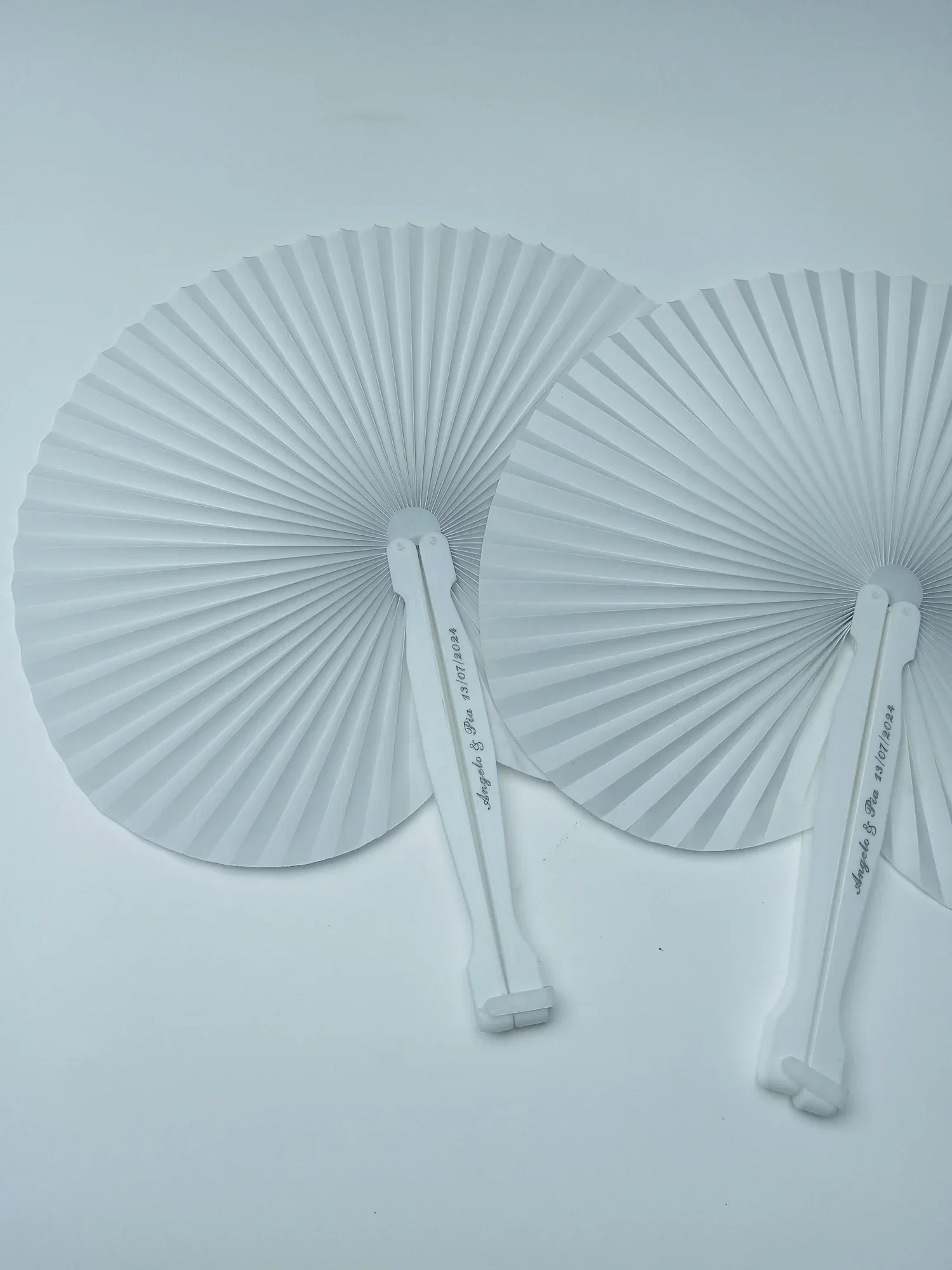 White Plastic and Paper Circular Fan, Customized, Wedding Party, Baptism Gift,12 PCs/30 PCs/120pcs