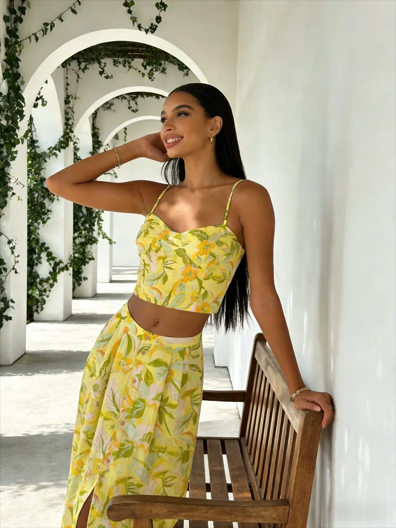 

Новинка 2026: Летний модный комплект из двух предметов для женщин – топ с принтом на бретелях и длинная юбка на пуговицах в отпускном стиле