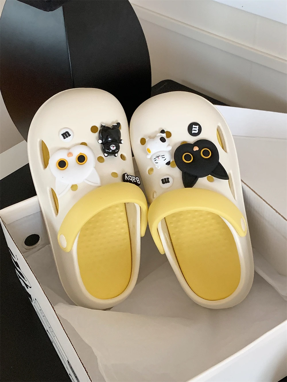 Women Slippers Black And White Cat Color Blocked DIY Hole Sandals Shoes For Women Versatile Soft Sole Sandals Slippers