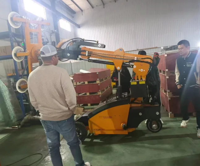 เครื่องยกสุญญากาศแบบใช้ไฟฟ้า 800 กก. ได้รับการรับรองมาตรฐาน CE พร้อมฟังก์ชั่นเอียงและหมุนได้  แบบใช้มือหมุนด้านข้าง สำหรับยกกระจกและแผ่นวัสดุอื่นๆ