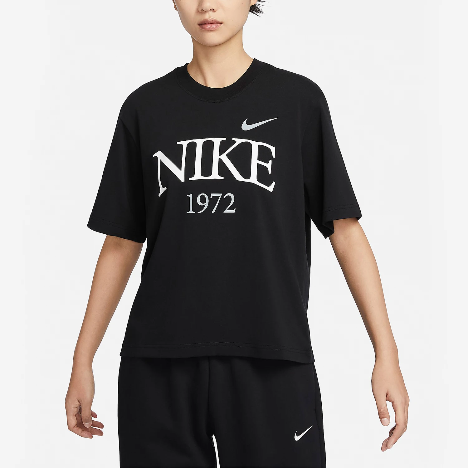 

Официальная женская футболка Nike 2024, новая простая повседневная футболка с круглым вырезом FQ6601-010