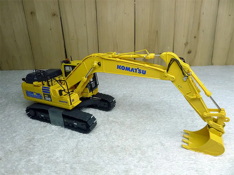 Diecast Alloy 1:50 Scale Komatsu HB205-3 Excavator Cars Model Adult Toy Classic Collection Ornament Souvenir Gift Static Display