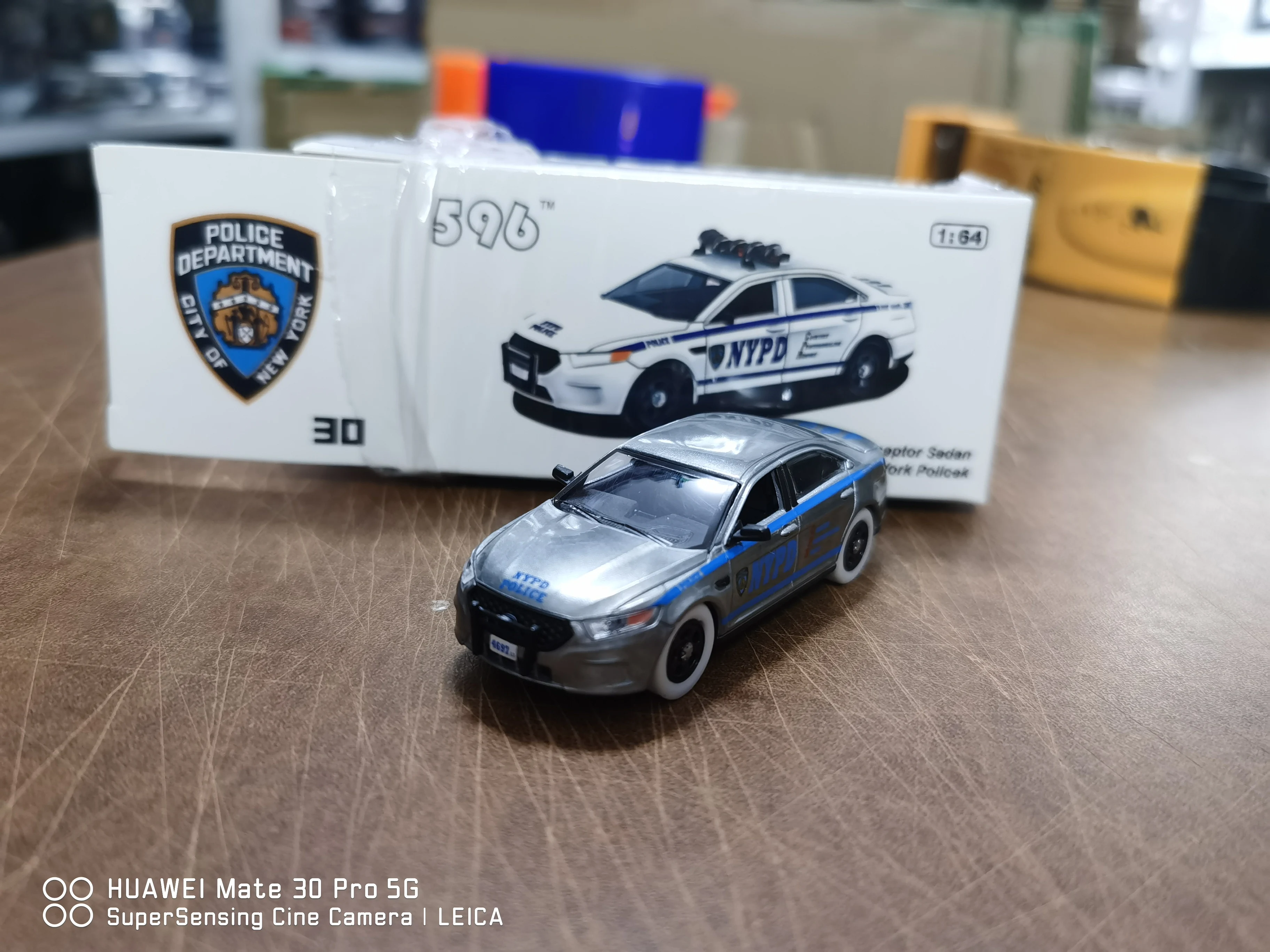 596 Model 1:64 Ford Taurus Police Car Herd Collection die cast alloy car model decoration gift