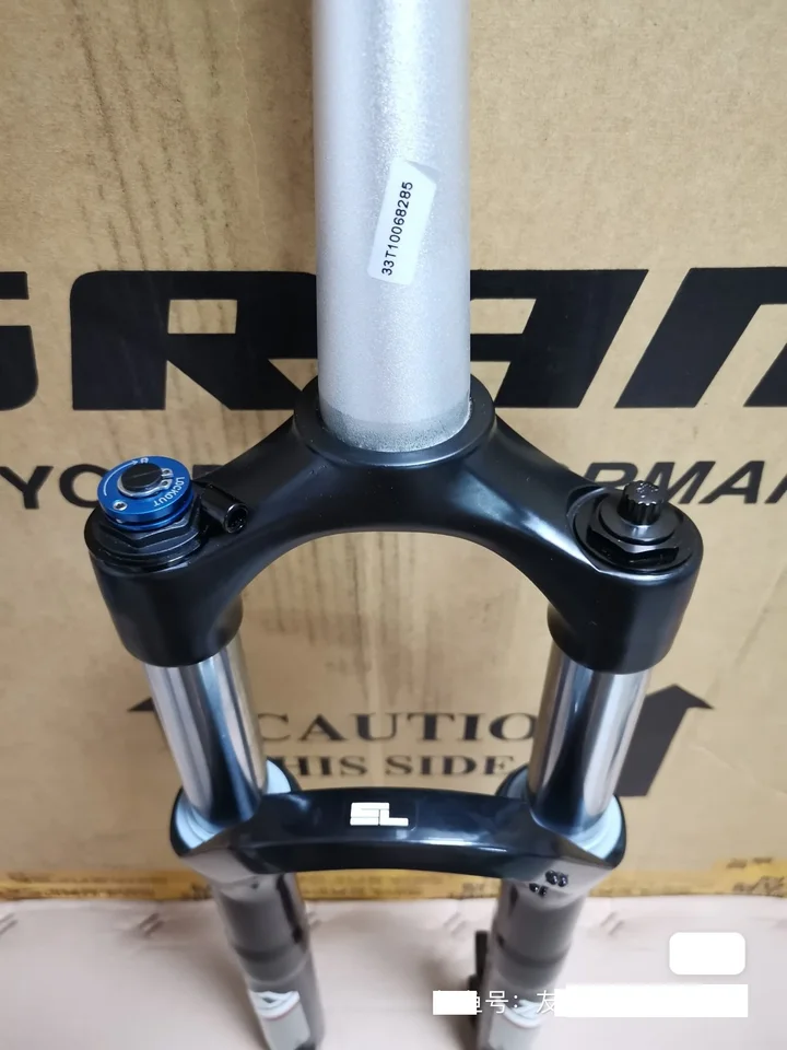 ROCKSHOX TORA TK サスペンションフォーク 100mm 26インチ Se38071d4e82d4ebeb175b9d9ce968