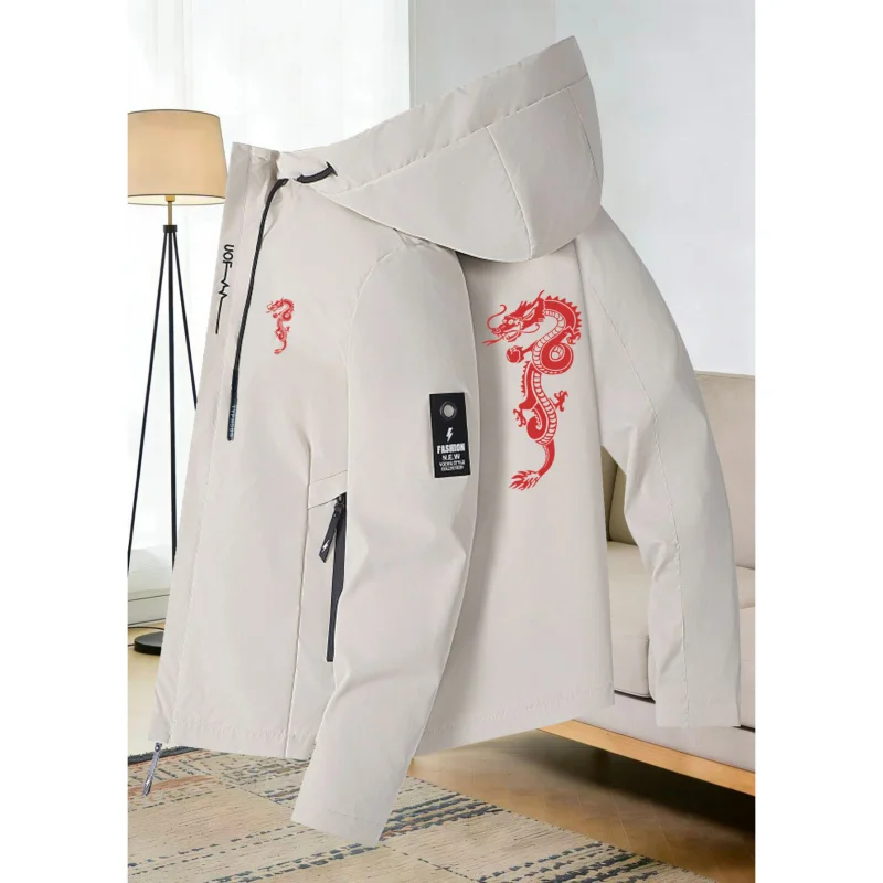 

Мужская куртка с капюшоном и принтом китайского дракона, подходит для походов и различных видов активного отдыха на природе.