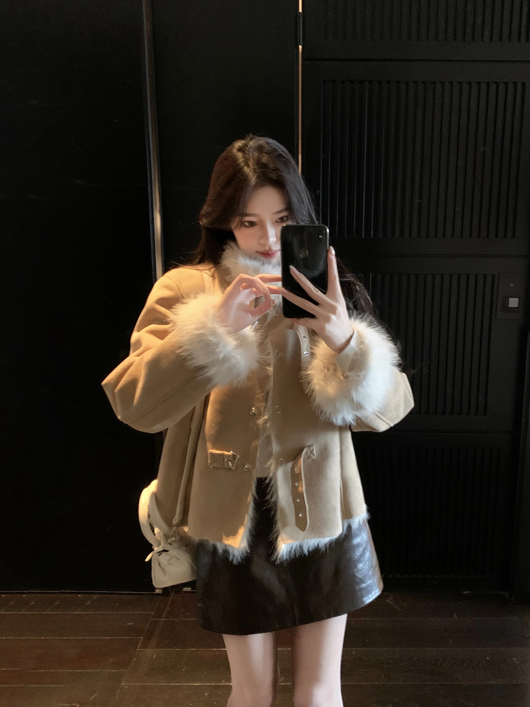 

Корейская ретро-куртка Buou из замши для женщин, осенне-зимнее универсальное пальто с меховым воротником, приталенное, из полиэстера и нейлона