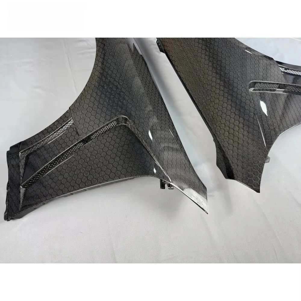 G35 Carbon Fiber Fenders, Suitable for 2004-2006 Infiniti G35 Modified Carbon Fiber Fenders. 5