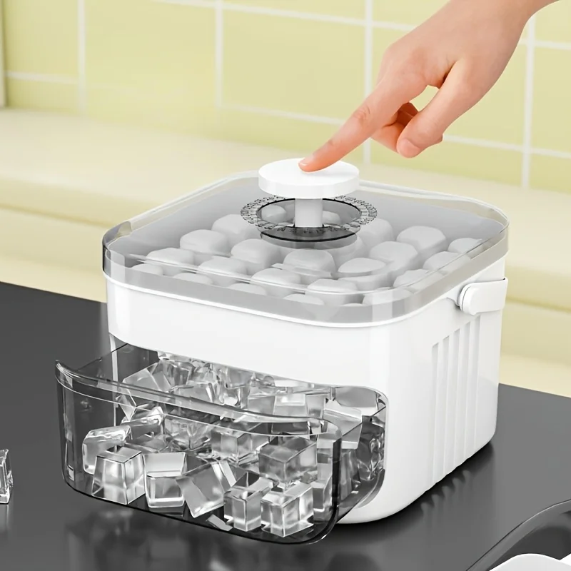 

Portable Ice Maker Capable of Making 50 Ice Cubes, Equipped with An Easy To Press Lid and Double-layer Storage Tray