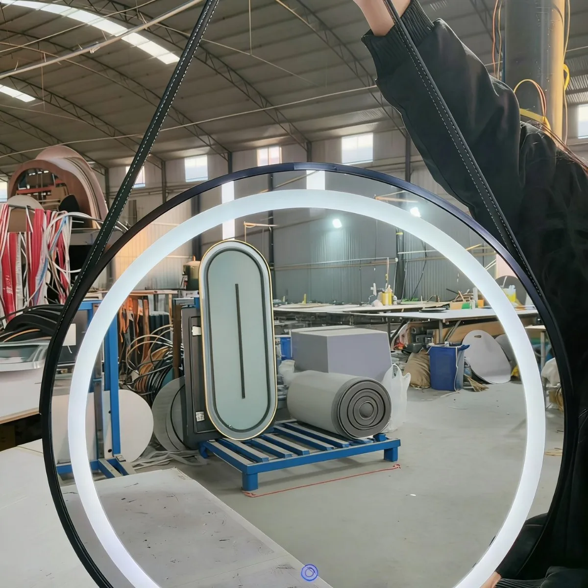 Round French-style bathroom mirror, smart HD LED makeup defogger, home lamp, premium belt-mounted wall-mounted mirror