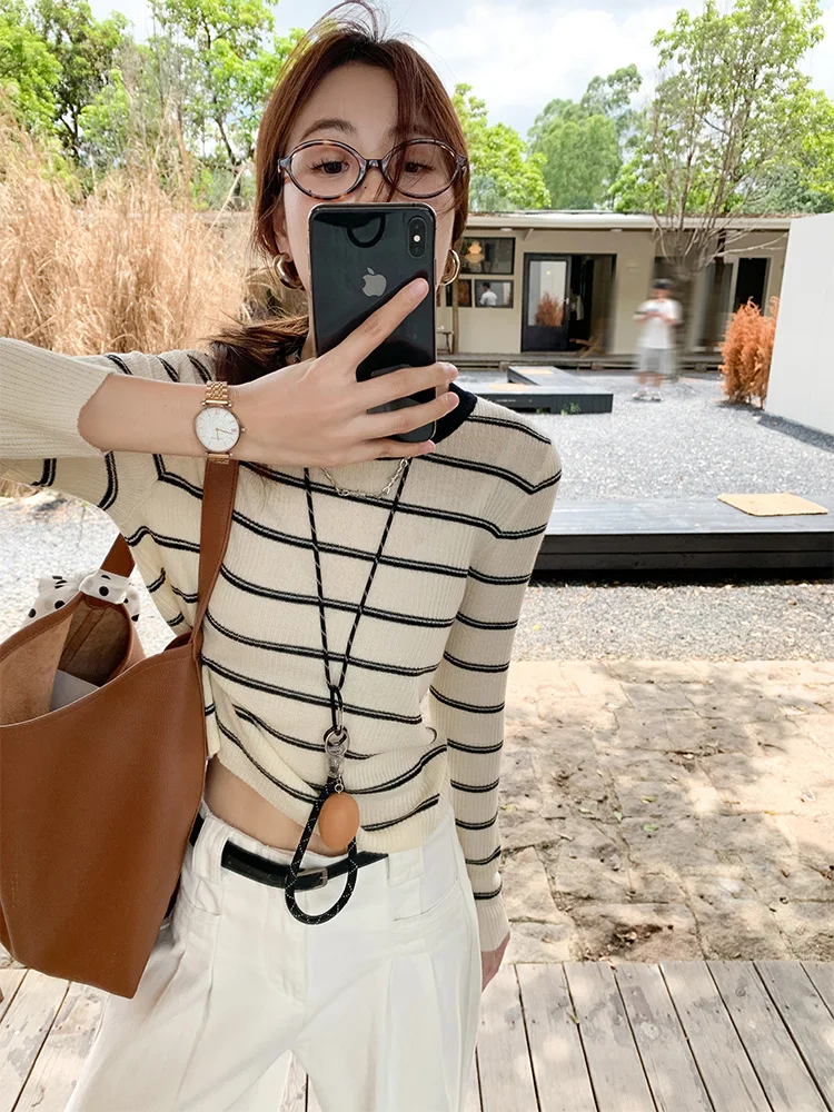 

Zeng Xiao Salted Korean Sle Slim Fit Long Sve Knitted irt Women Ранняя осень Тонкий базовый слой Топ с узором в полоску