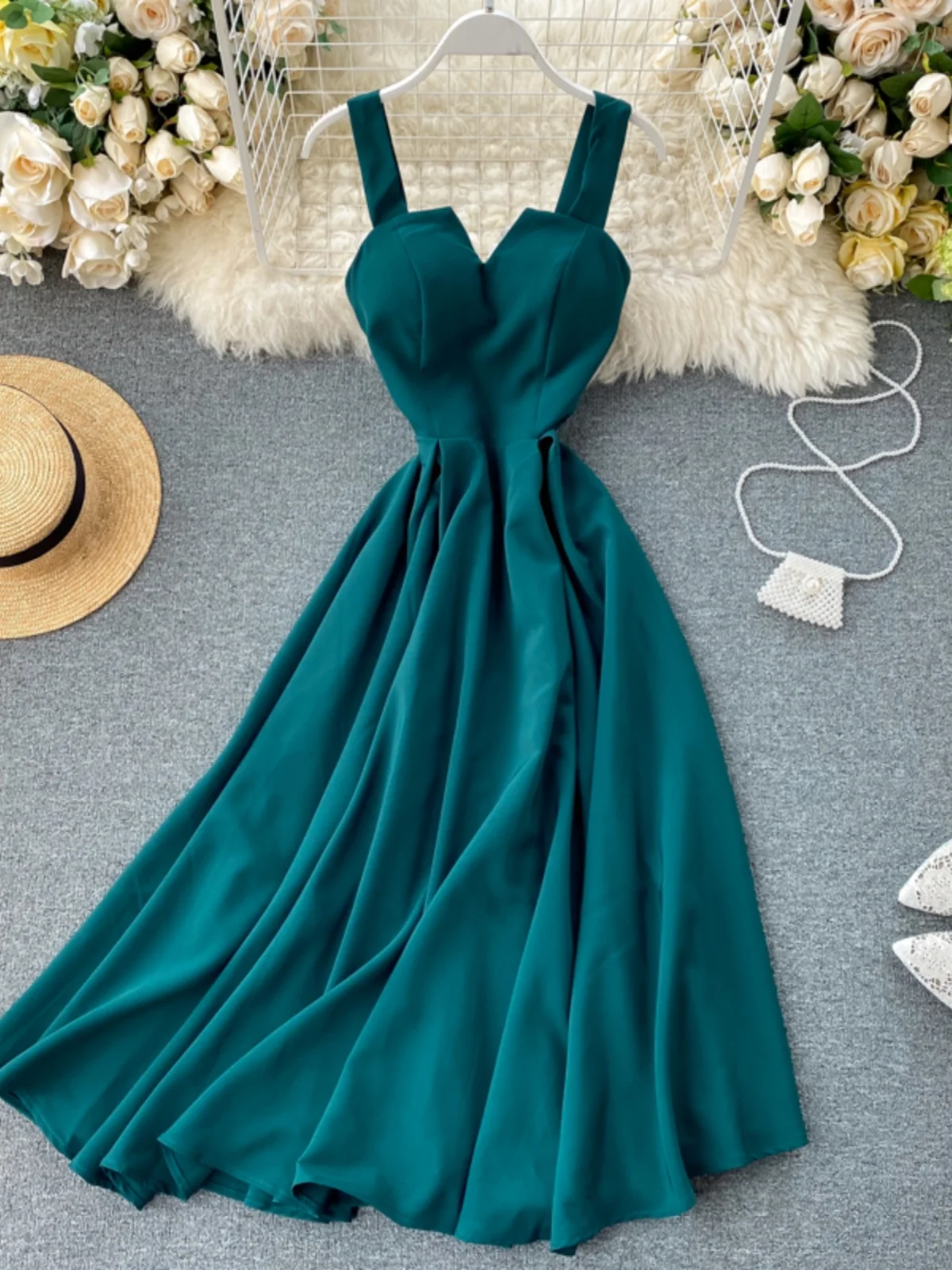 فستان نسائي جديد لعام 2020 بتصميم رقبة على شكل V وظهر مكشوف، بلون واحد وقصة ضيقة عند الخصر، تنورة طويلة على الطراز الكوري بخص...