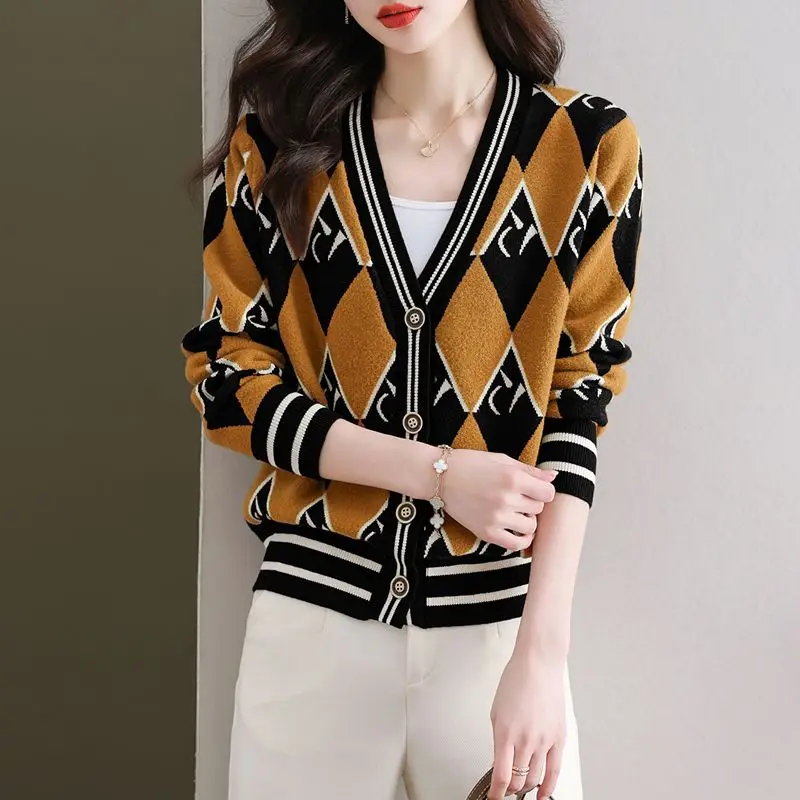 2024 New Spring and Autumn Korean Edition Fashion Minimalist Knitted Shirt Cardigan Loose Long Sleeve Checkered Women\'s Coat Top