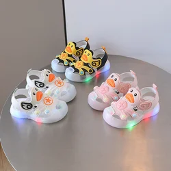 Sandálias LED light-up pato pequeno para primeiro andador, sapatos de bebê anti-chute, desenho animado macio para menina, prewalker, 0-3 anos de idade