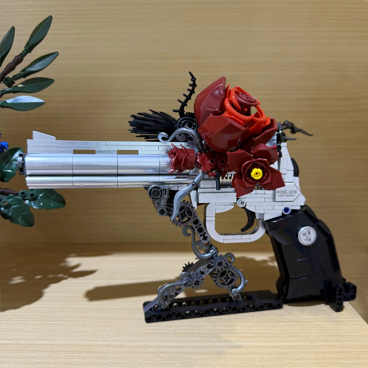 631PCS Fantasy Rose Revolver Building Blocks Set Creative Expert Mechanical Art Ornament Bricks Model  Assemble Toy For Kid Gift