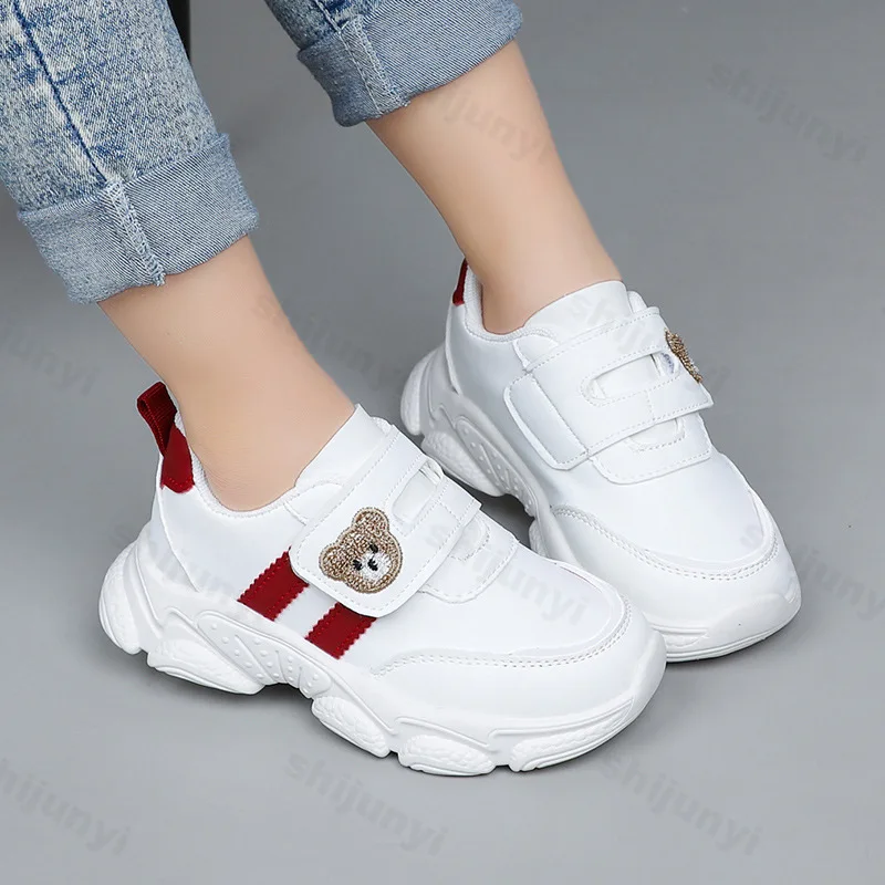 

Детские повседневные кроссовки, осень 2024, новые модные туфли из искусственной кожи для девочек на мягкой подошве, детская удобная спортивная обувь для бега