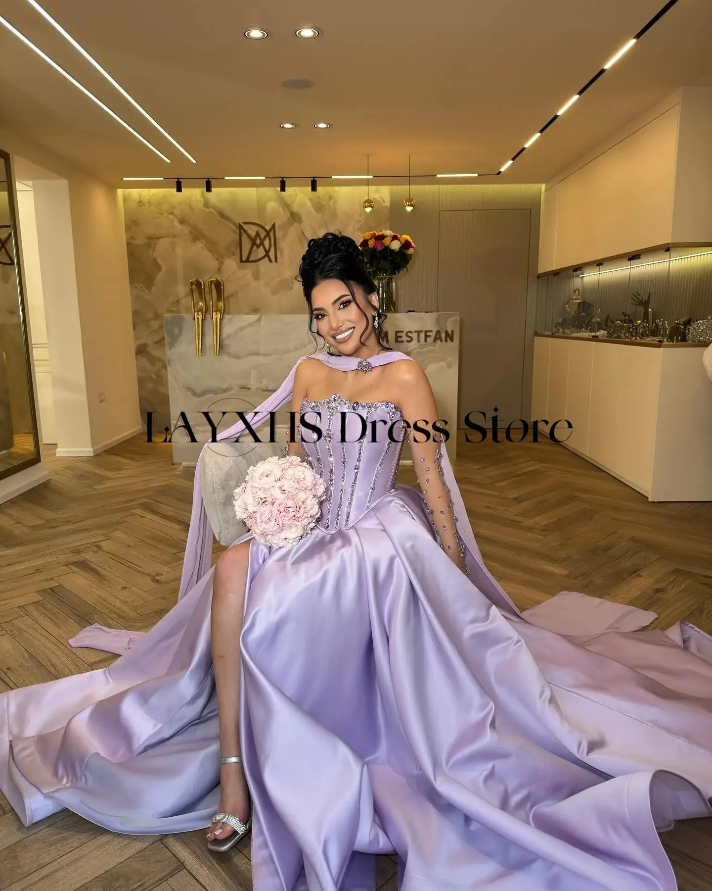 Olśniewające fioletowe suknie wieczorowe bez ramiączek, linia A, zdobione koralikami, odpinane koronkowe długie rękawy, rozcięcie z boku, suknie na studniówkę szyte na miarę.