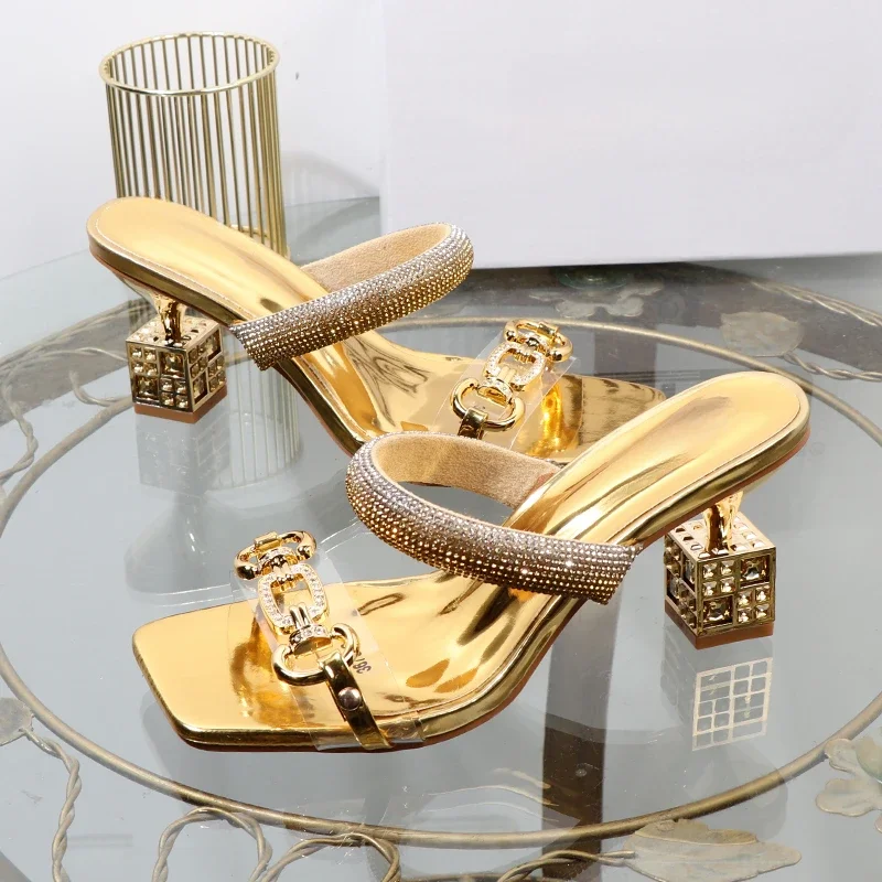 

Women's Slippers 2024 Summer Fashion Transparent Belt Metal Decoration Box Shaped Square Alien Heel High Heels Wearing Sandals