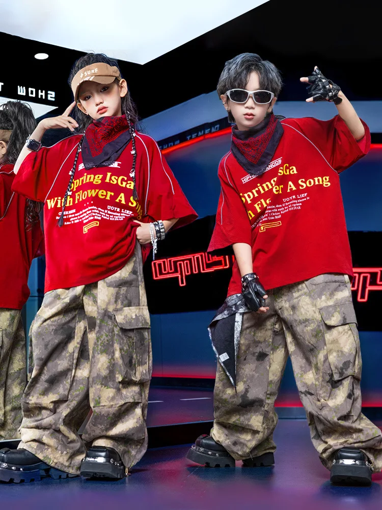ヒップホップ子供ダンス衣装セット男の子ハンサムドラムキット赤 Tシャツ迷彩ズボンジャズダンススーツ