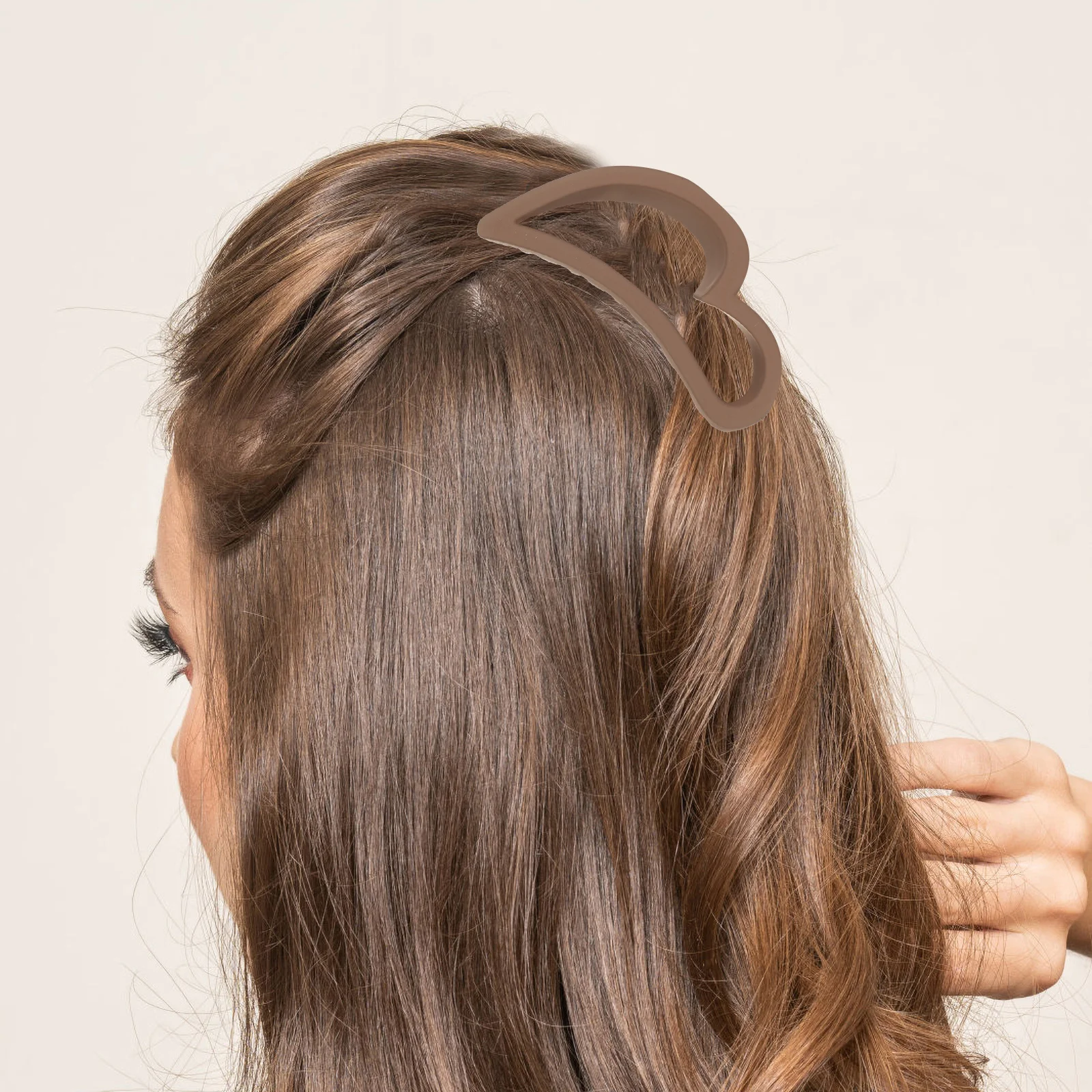 

3Pcs Large Frosted Heart Shaped Hair Claw Clips Flexible Durable Hair Jaw Clips for Bath Makeup Parties Heart Claw Clip